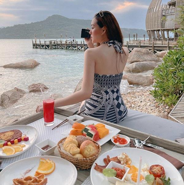 Á hậu Tường San tái xuất, soi hoài không thấy dấu hiệu sinh nở-9