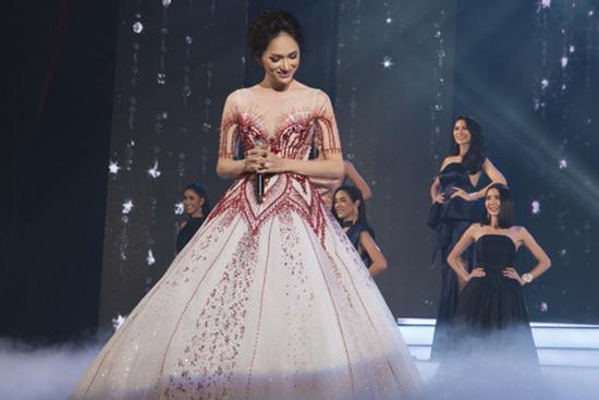 Hóa ra Hương Giang live hay thần sầu 'Never Enough' chỉ là ghép?