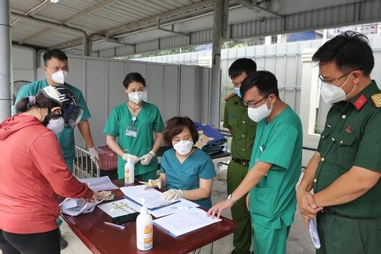 Người đàn ông mất vì Covid-19 để lại gói tiền ở Bệnh viện Bạch Mai