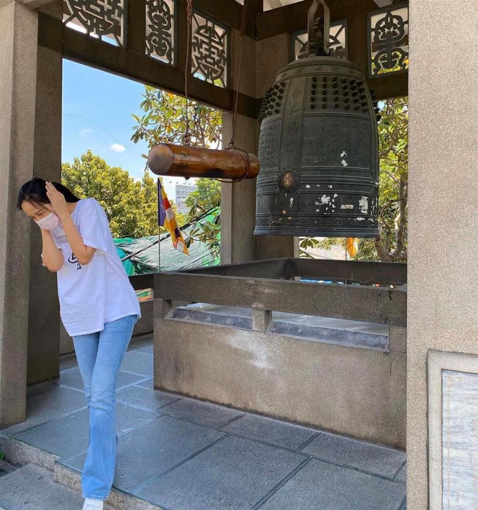 Từng lên cân vù vù, Mai Phương Thúy khéo giấu dáng với quần jeans-7