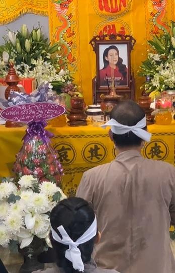 Dàn con nuôi Phi Nhung tự vấn khăn tang cho nhau-4