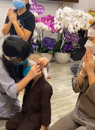 Dàn con nuôi Phi Nhung tự vấn khăn tang cho nhau-2