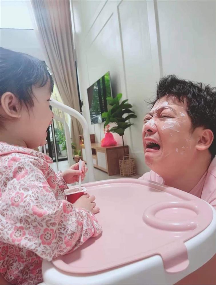 Trường Giang bị ái nữ hành, các bố bỉm bật cười đồng cảm-1