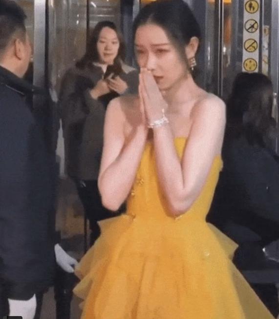 Sao nữ mặc phong phanh lúc trời rét: Rosé đã là gì, có người còn ngất xỉu-10