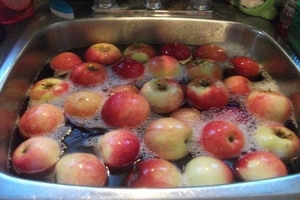 Mẹo đơn giản tẩy sạch hóa chất trên hoa quả cực hiệu quả-1