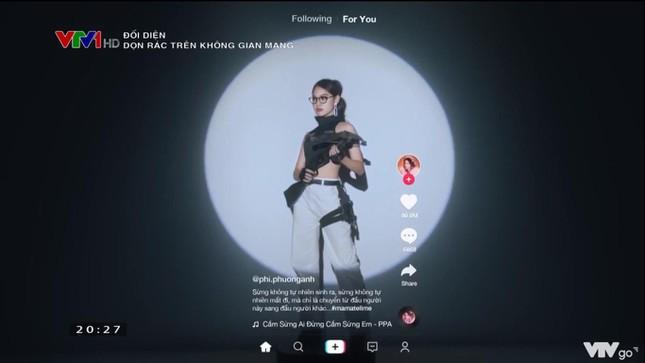 Phí Phương Anh tươi như hoa sau phóng sự rác mạng của VTV-2