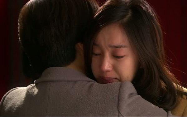 Đêm đầu đoàn tụ, vợ khóc nghẹn nhìn cơ thể trần trụi của chồng!-2