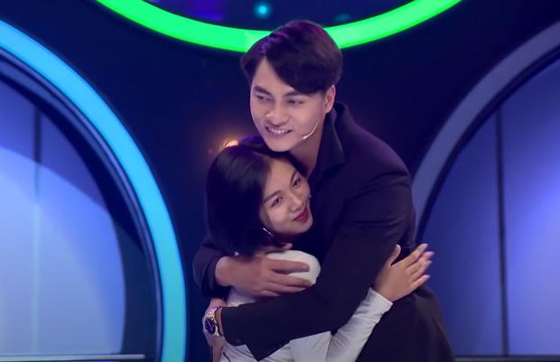 Trai đẹp gây sốc hôn gái ngấu nghiến rồi từ chối hẹn hò-4