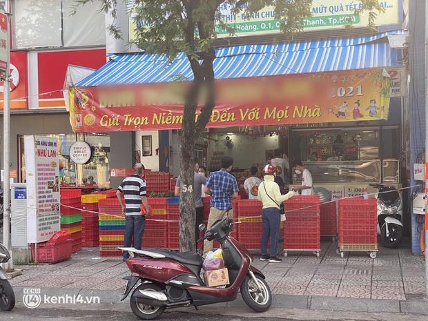 Người Sài Gòn săn bánh Trung thu dù Rằm tháng 8 đã qua 10 ngày!-1