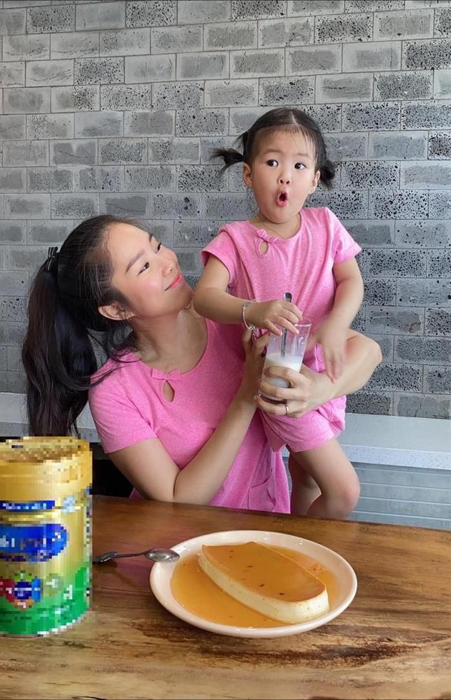 Lê Phương tiền đình vì con gái biến áo của mẹ thành đủ kiểu váy-6