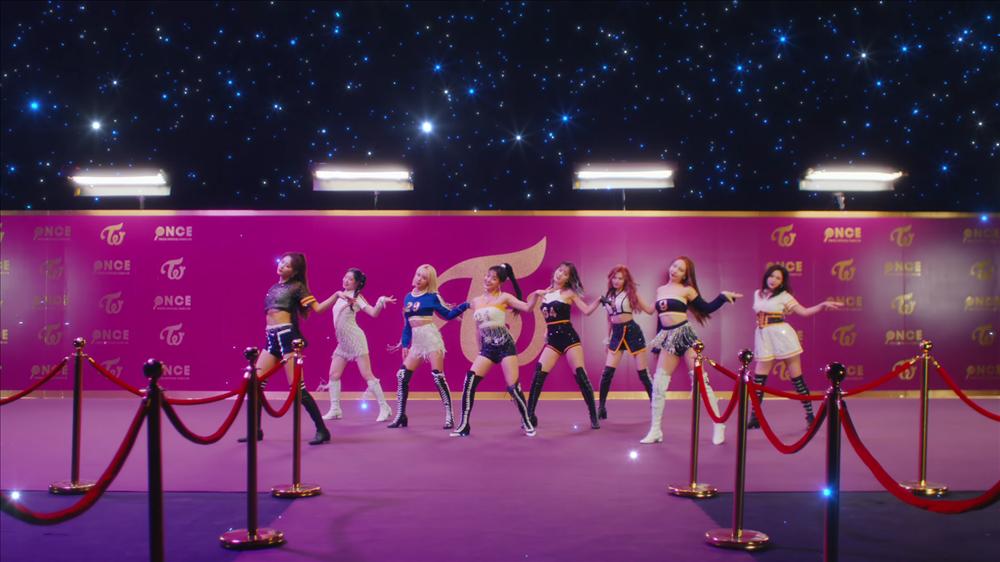 TWICE ngọt ngào style học đường, fan kêu than vì hình ảnh cuối MV-4