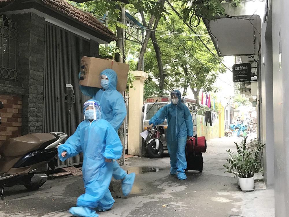 Cuộc gọi thót tim ở ngõ có nghìn người phải rời nhà trong đêm-1