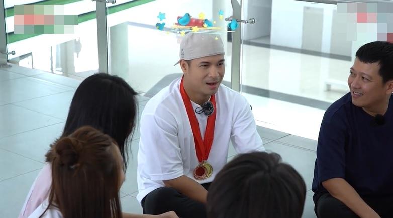 Jack bị mắng hỗn khi quăng chai vào mặt Trương Thế Vinh-3