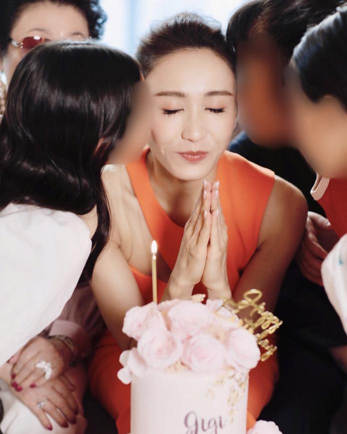 Lê Tư đón tuổi 50, nhan sắc không hổ đệ nhất mỹ nhân TVB-1