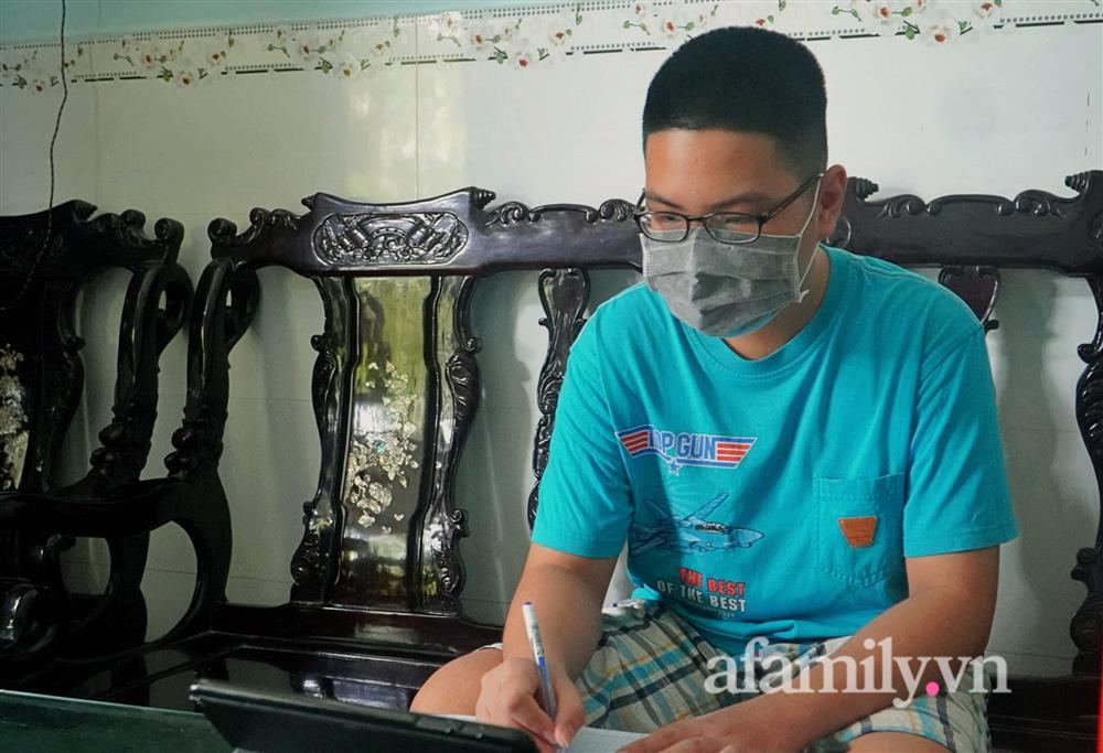 Những đứa trẻ mồ côi vì đại dịch: Nén nhang khe khẽ mẹ ngủ ngon-2