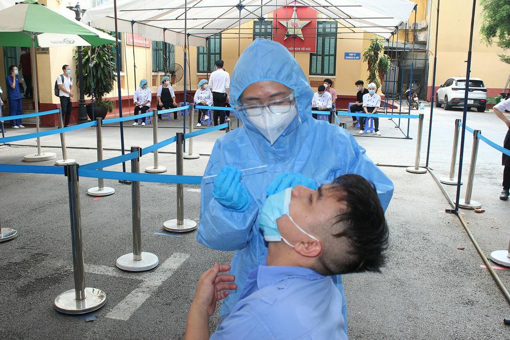 Ổ dịch Bệnh viện Việt Đức nhiều mức độ lây nhiễm, tình hình phức tạp-1