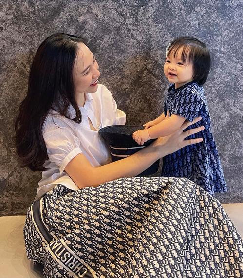 Đồ đôi xa xỉ của mẹ con sao Việt-1