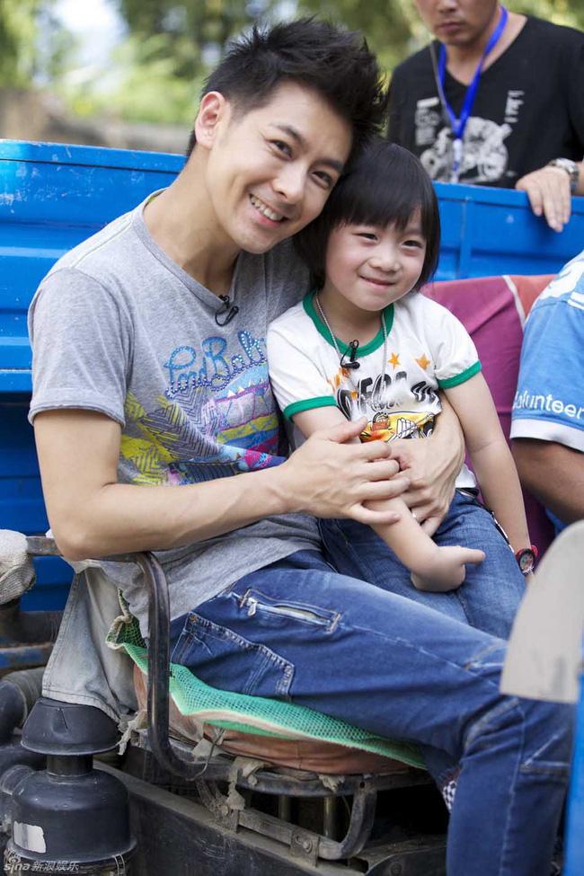 Sao Hoa ngữ chi bao nhiêu tiền học phí cho con?-1