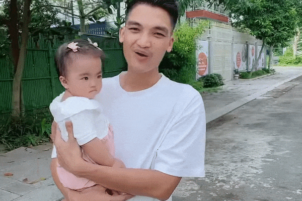 Con gái Mạc Văn Khoa gây sốt với gương mặt bất biến-1
