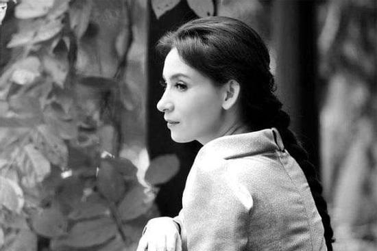 Việt Hương lo thủ tục đưa thi hài Phi Nhung về Mỹ