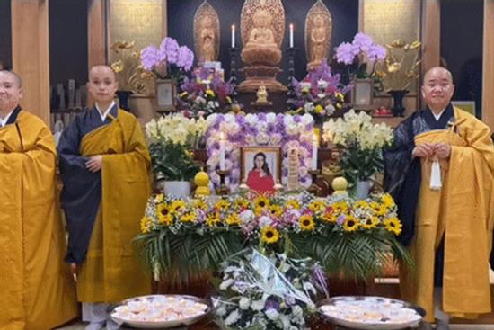 Lễ cầu siêu cho Phi Nhung tại Nhật: Sư cô hát 'Bậu Ơi Đừng Khóc'