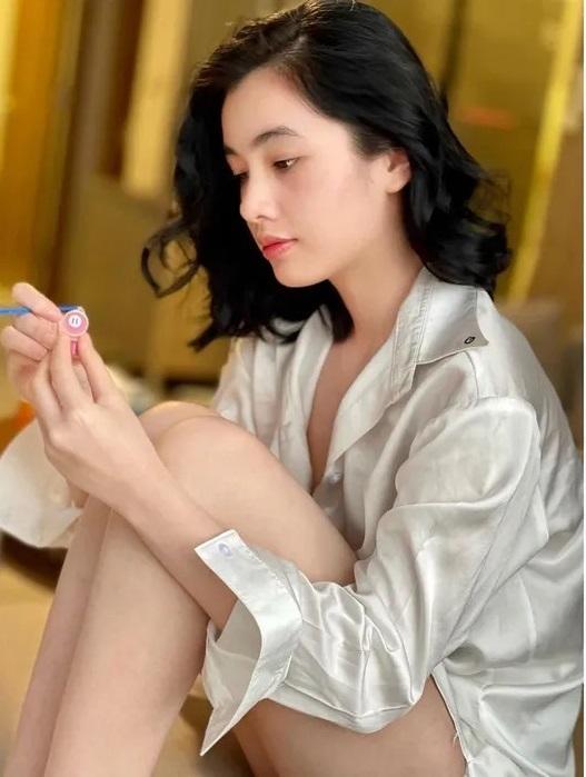 Bồ trẻ chồng cũ Lệ Quyên khẳng định hàng real 100%-5