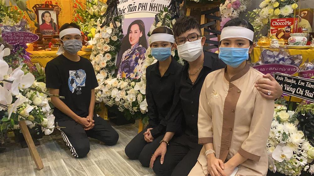 Vừa khỏi Covid-19, Quách Tuấn Du đi viếng ca sĩ Phi Nhung-2