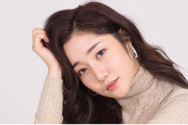 Nữ ca sĩ Hàn liên tục nhận hình ảnh quấy rối-1