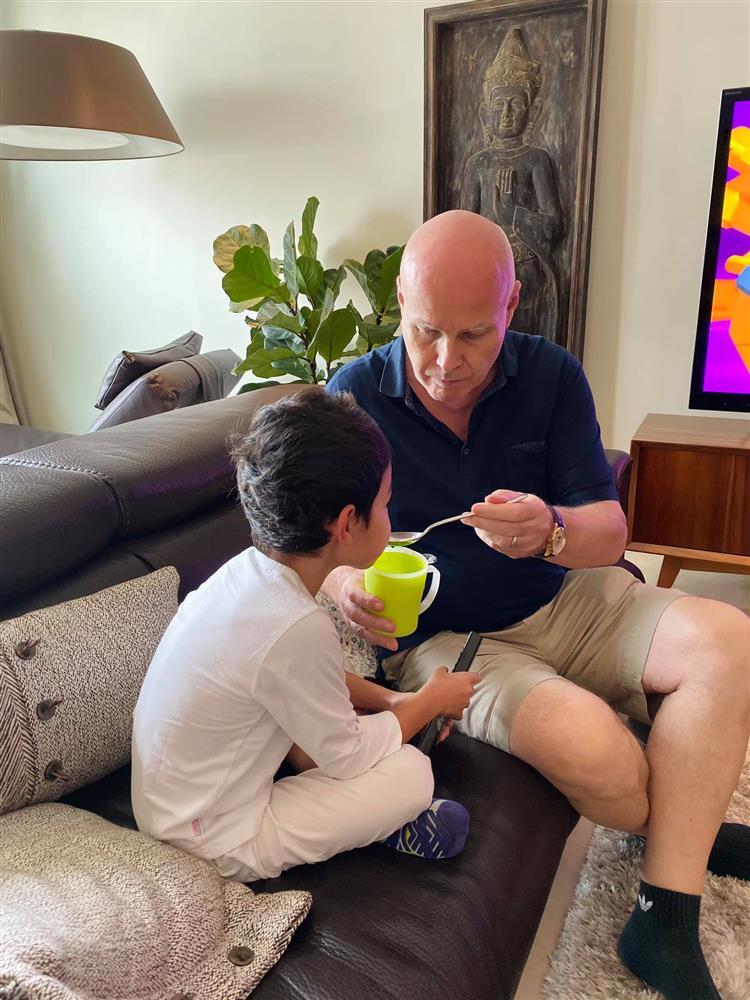 Thu Minh khoe thói quen 10 năm của chồng, chị em phải gato-8