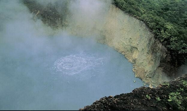 Bí ấn hồ nước sôi quanh năm, đến gần dễ bị bỏng hoặc tử vong-2