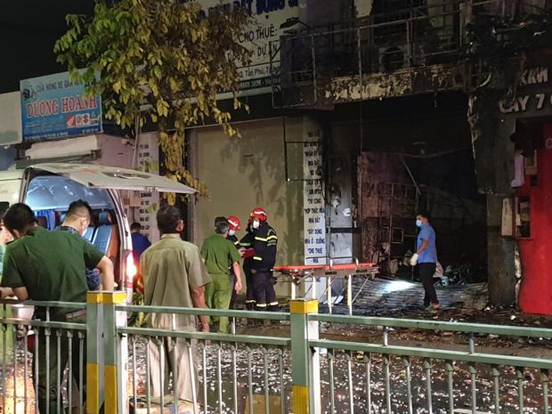 TP.HCM: 2 căn nhà bốc cháy dữ dội, 1 thanh niên tử vong tại chỗ-1
