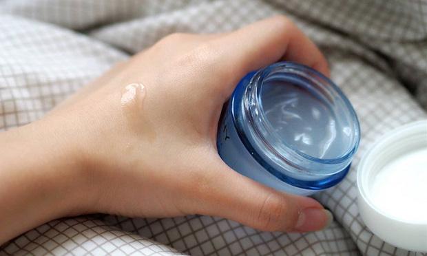 Thoa kem dưỡng ẩm mà da vẫn khô, bong tróc là do bạn dùng sai cách-1