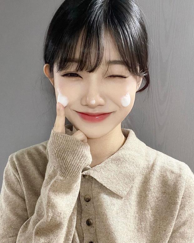 Thoa kem dưỡng ẩm mà da vẫn khô, bong tróc là do bạn dùng sai cách-3