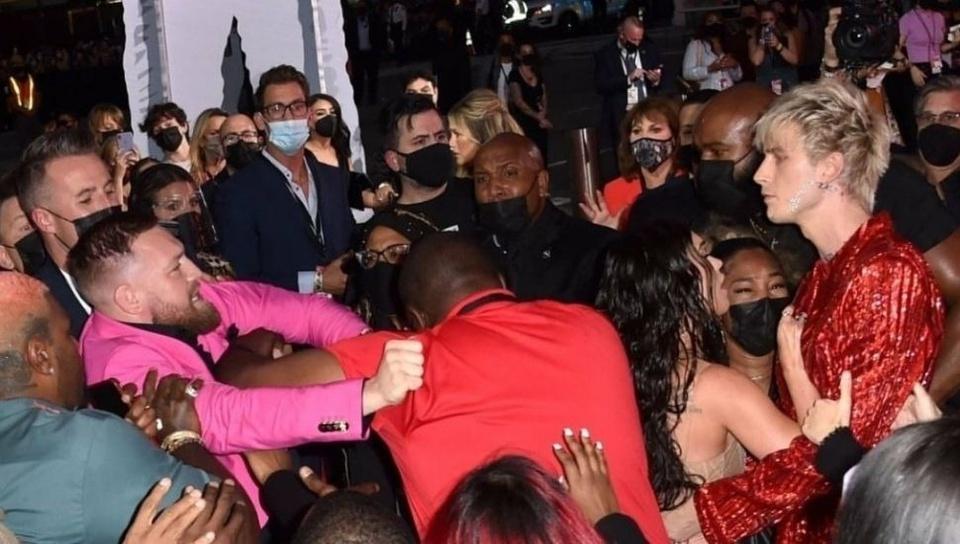 Lý do khiến ca sĩ Machine Gun Kelly bị ghét-1