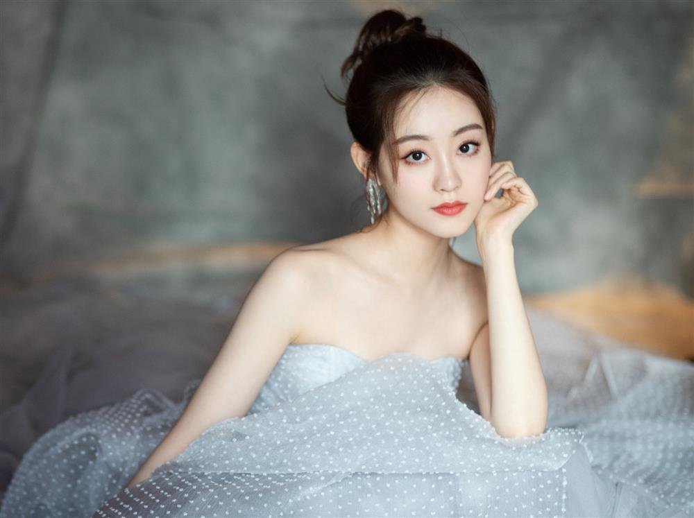 Sao nữ thất bại khi cố trở thành Địch Lệ Nhiệt Ba thứ hai-6