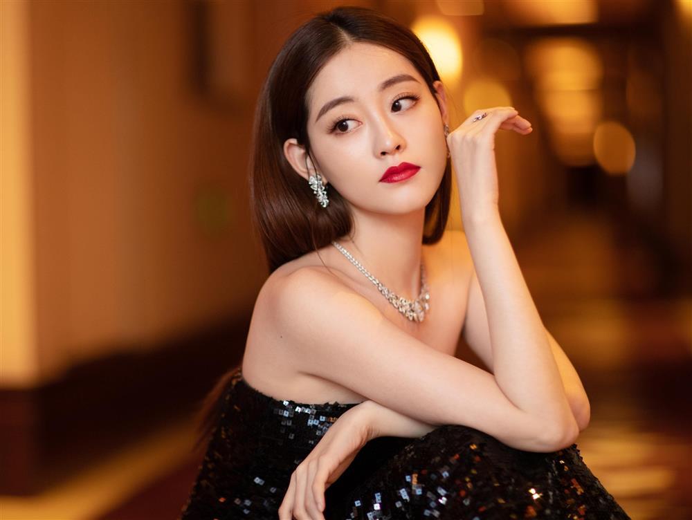 Sao nữ thất bại khi cố trở thành Địch Lệ Nhiệt Ba thứ hai-7