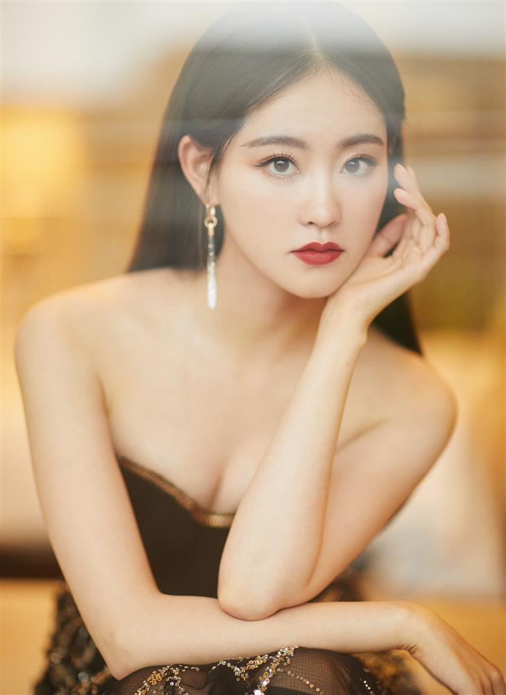 Sao nữ thất bại khi cố trở thành Địch Lệ Nhiệt Ba thứ hai-4