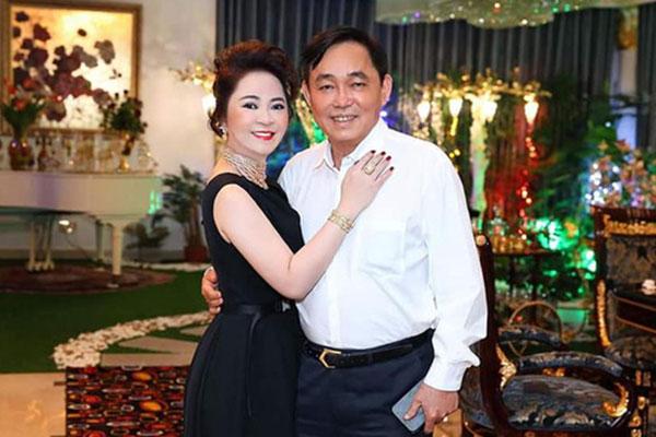 Bà Phương Hằng diện đồ xì tin, khoe Rolls-Royce màu hồng 30 tỷ-11