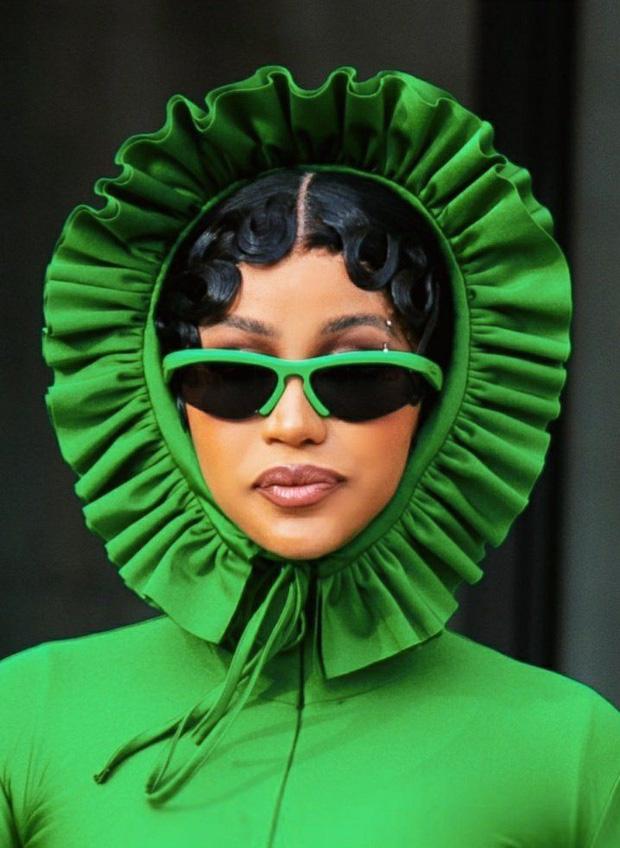 Cardi B vừa sinh con 1 tháng mà eo siêu nhỏ, vòng 3 khủng hết hồn-4