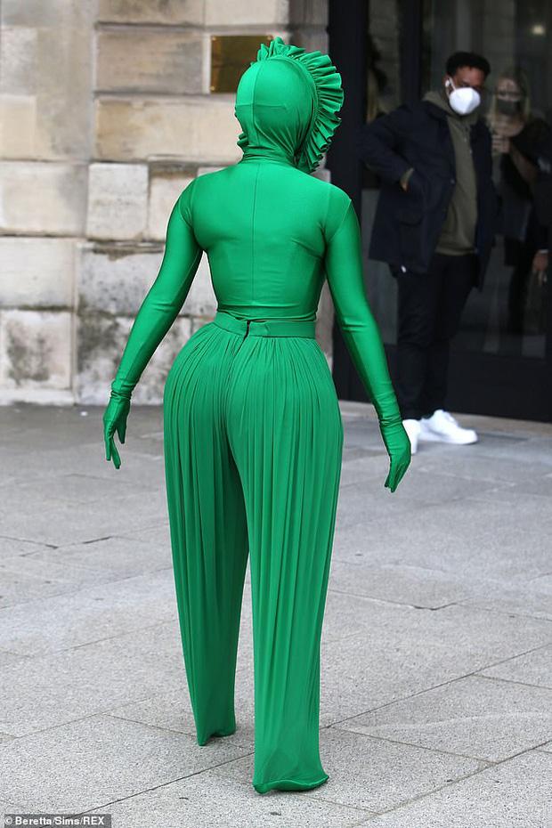 Cardi B vừa sinh con 1 tháng mà eo siêu nhỏ, vòng 3 khủng hết hồn-7