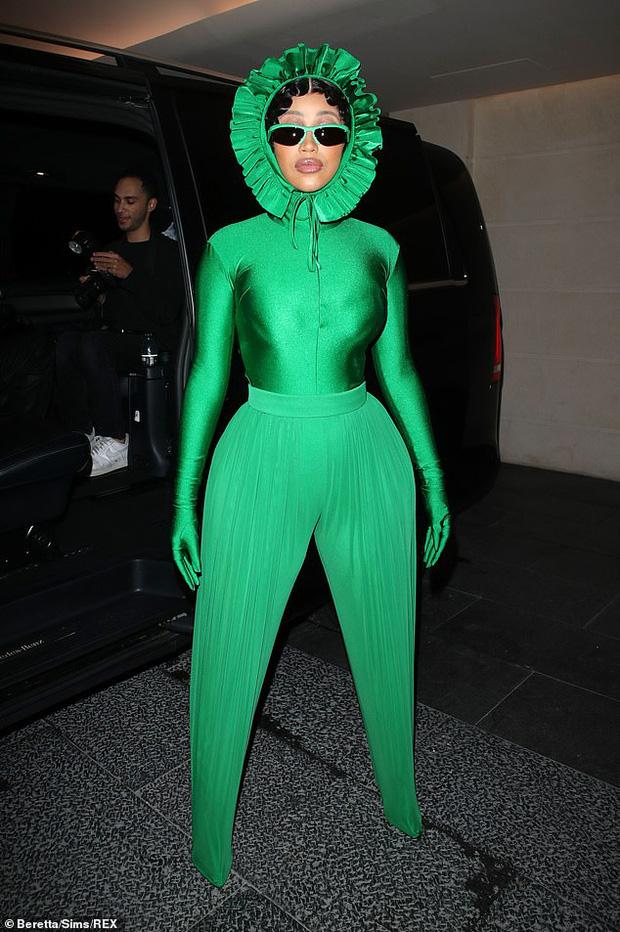 Cardi B vừa sinh con 1 tháng mà eo siêu nhỏ, vòng 3 khủng hết hồn-8