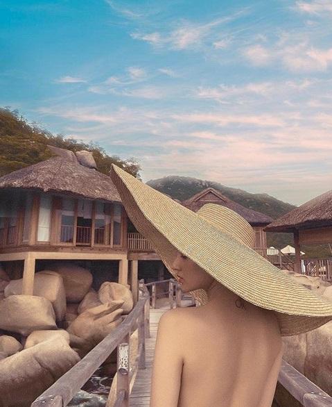 Bảo Anh để ngực trần nằm tắm nắng sexy hết nước chấm-1