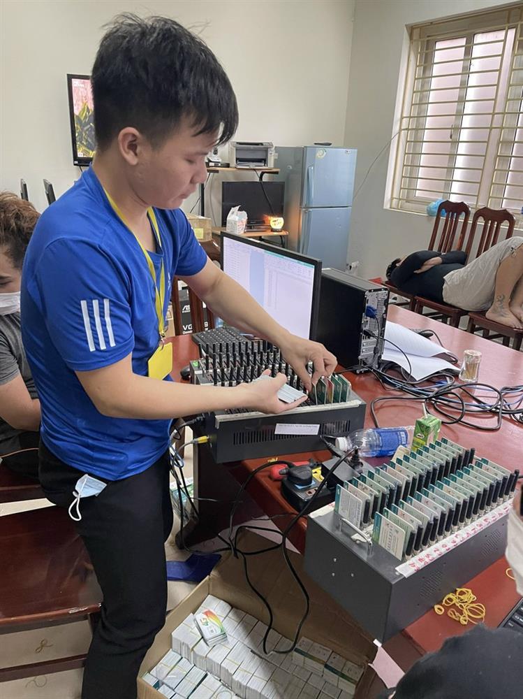 Chân dung trùm cờ bạc 1.500 tỷ, cận cảnh vali tiền bị giữ-6