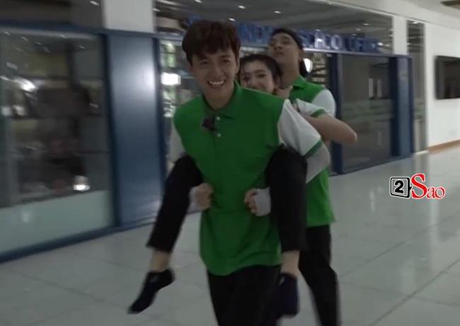 Ninh Dương Lan Ngọc bị soi bàn tay hư trên vòng 1 Thúy Ngân-10