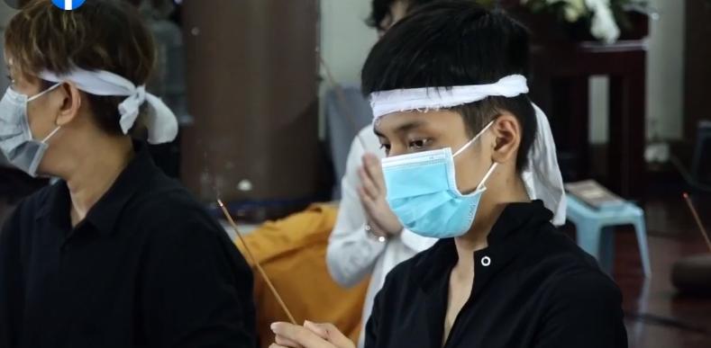 Đàn con Phi Nhung buồn rười rượi khi cầu siêu tại Tu viện-6