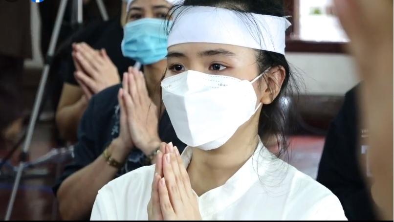 Đàn con Phi Nhung buồn rười rượi khi cầu siêu tại Tu viện-7