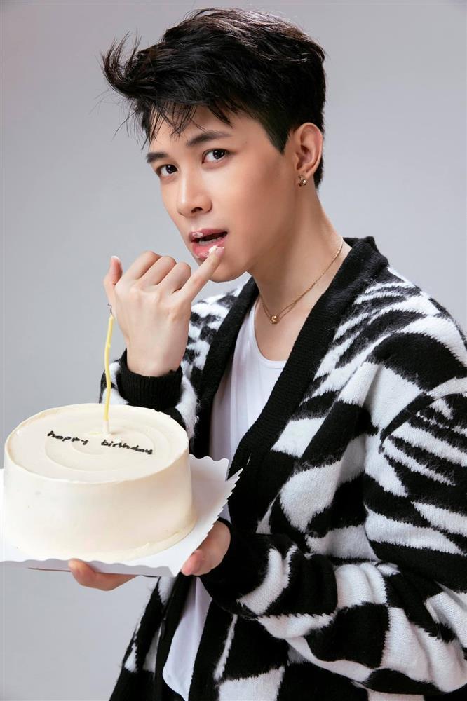 Ông bố trẻ Anh Tú tuổi 28 bị nhận xét nữ tính giống Đào Bá Lộc?-3