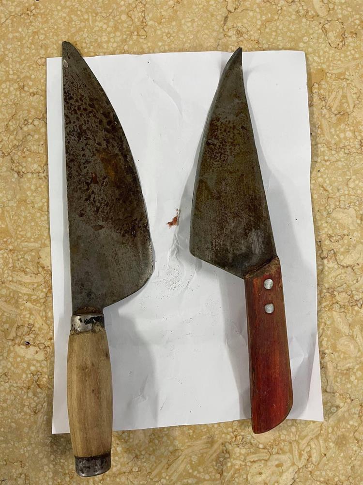 Bị nhắc nhở, 2 đối tượng cầm dao bầu tấn công tổ tuần tra-2