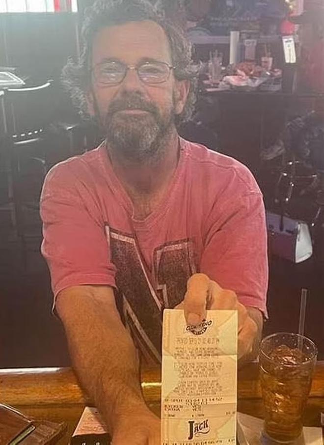 Trúng số độc đắc chưa kịp nhận, người đàn ông chết thảm-1