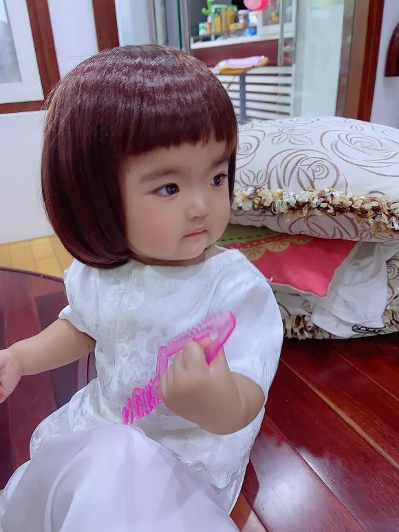 Biểu cảm hài siêu cấp của con gái Mạc Văn Khoa khi đội tóc giả-7